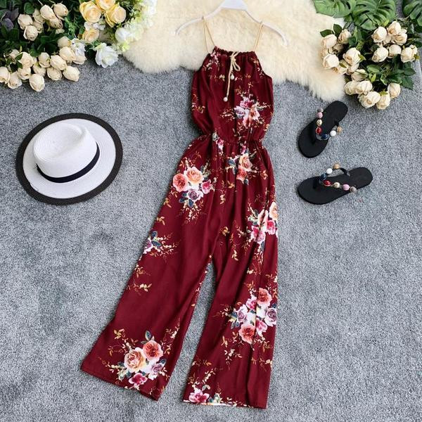 Salopeta de dama moderna cu bretele subtiri si motiv floral