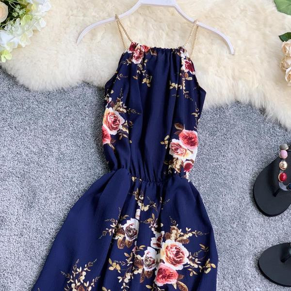 Salopeta de dama moderna cu bretele subtiri si motiv floral