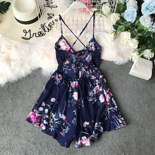 Salopeta de dama cu motiv floral si elemente in cruce