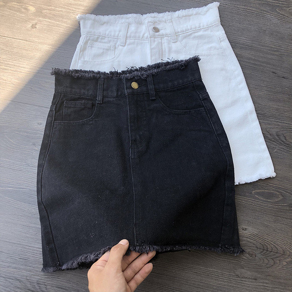 Fusta de dama alb-negru cu motive rupte