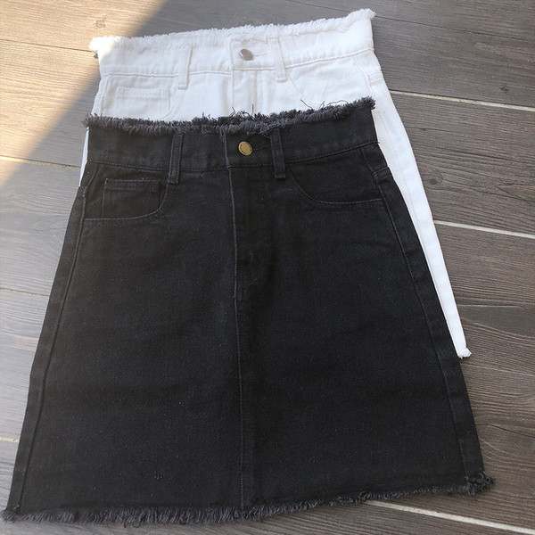 Fusta de dama alb-negru cu motive rupte