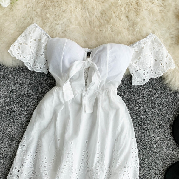 Rochie moderna de dama cu cravate in culoarea mingii