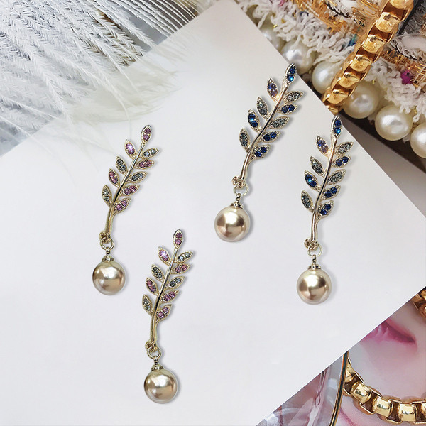 Cercei moderni de dama in doua culori cu pietre