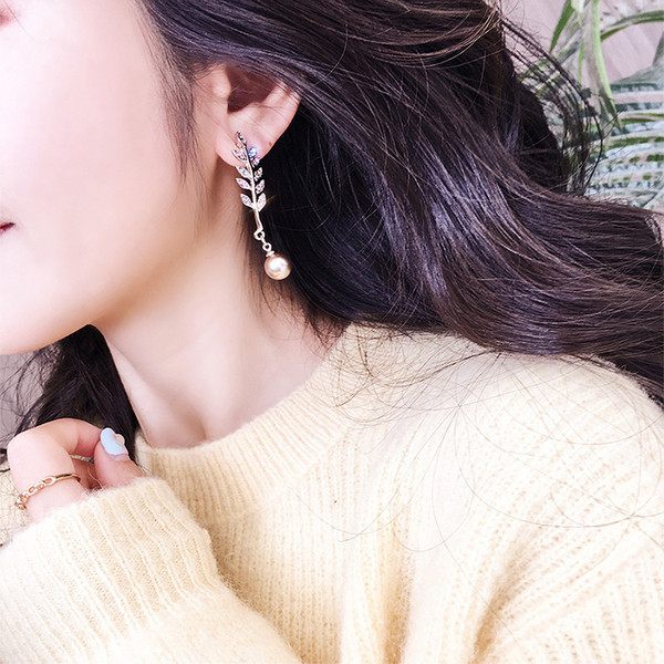 Cercei moderni de dama in doua culori cu pietre