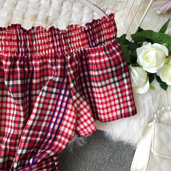 Salopeta dama in carouri cu umerii goi in doua culori