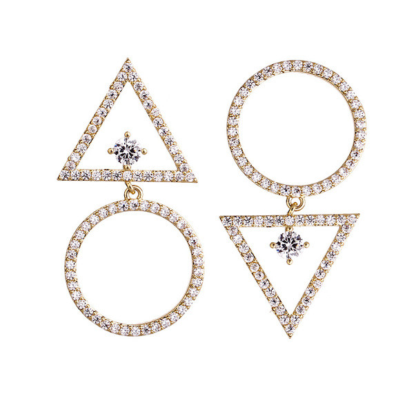 Cercei de dama actuali in culoare aurie cu pietre