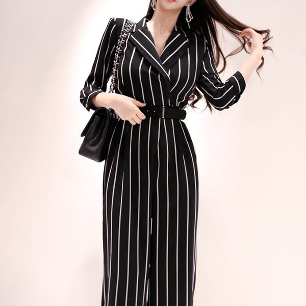 Salopetă elegantă pentru femei în dungi alb-negru