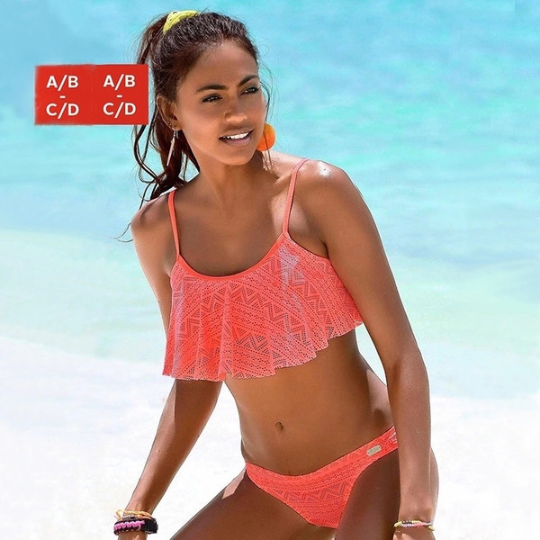 Costum de baie interesant pentru femei în două părți: negru, galben, alb și altele