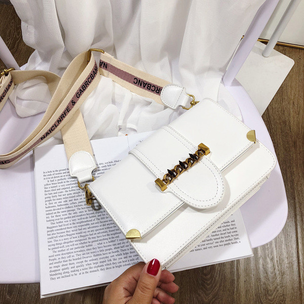 Geanta de dama eleganta cu inchidere metalica in mai multe culori