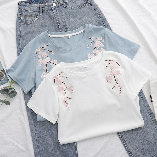 Tricou dama alb si albastru cu broderie