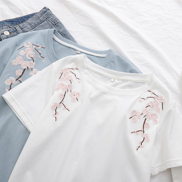 Tricou dama alb si albastru cu broderie