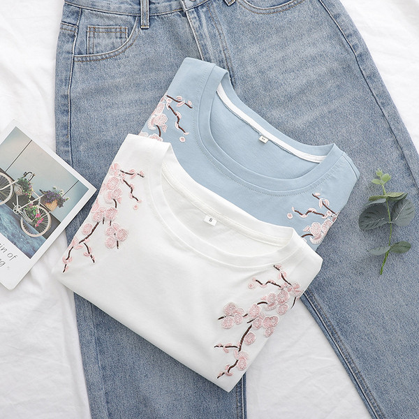 Tricou dama alb si albastru cu broderie