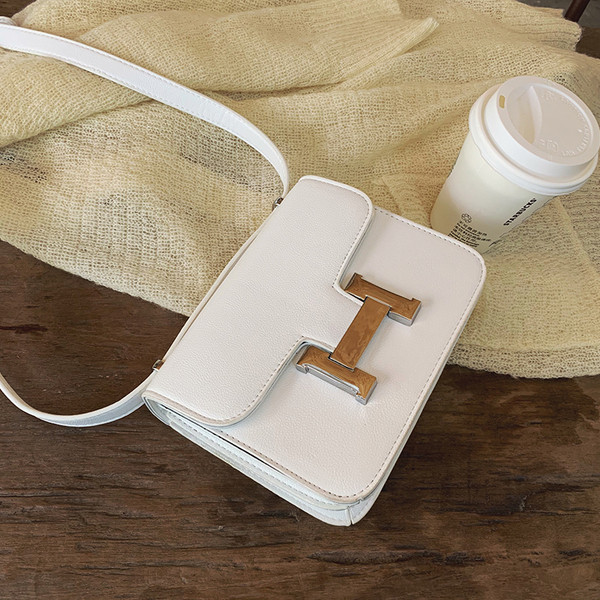 Geanta de dama eleganta cu maner lung