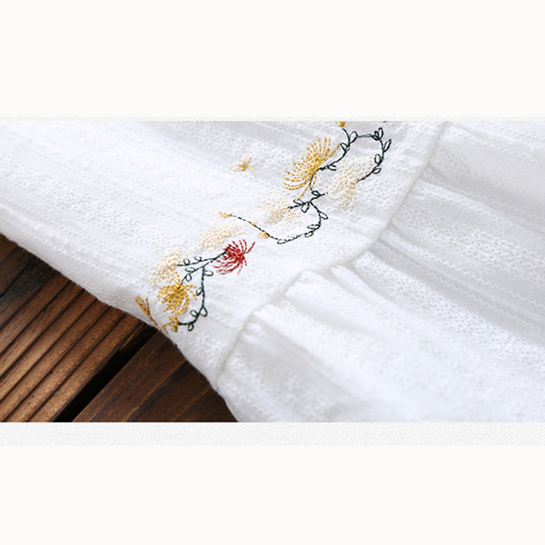 Rochie casual de dama cu maneci scurte si broderie alb