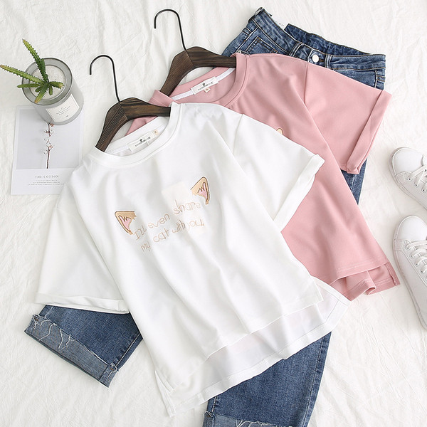 Tricou de dama modern in roz si alb cu aplicatie