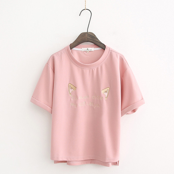 Tricou de dama modern in roz si alb cu aplicatie