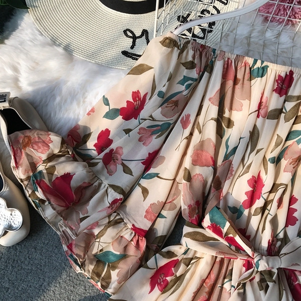 Salopeta de dama eleganta cu maneci scurte si panglica in doua culori