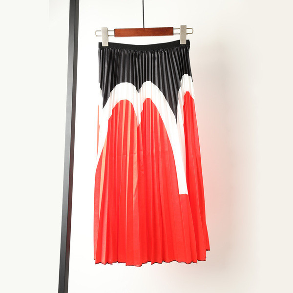 Fusta pliată de damă elegantă cu aplicație colorată