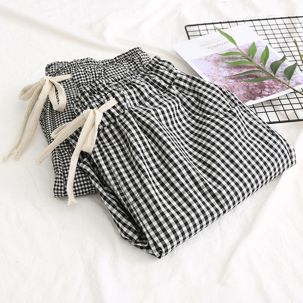 Pantaloni casual dama in carouri