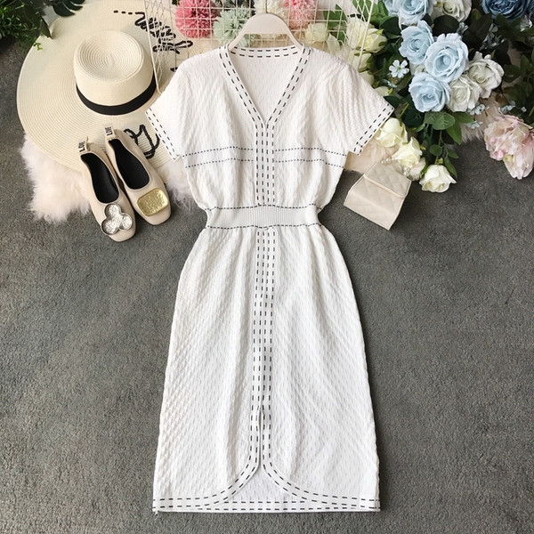 Rochie moderna de dama cu decolteu in V in alb si negru