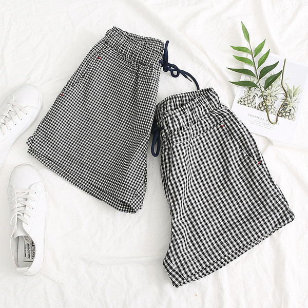 Pantaloni scurti de dama cu buzunare