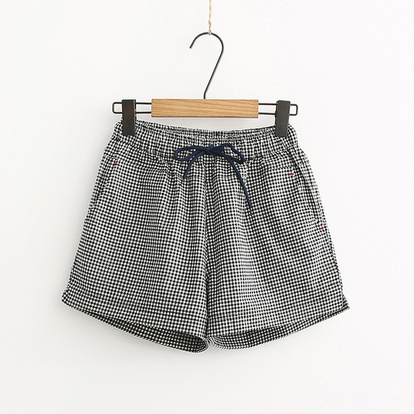 Pantaloni scurti de dama cu buzunare