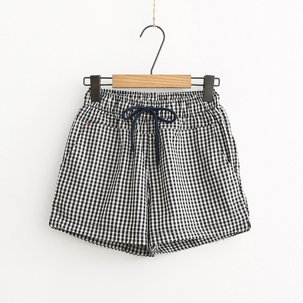 Pantaloni scurti de dama cu buzunare