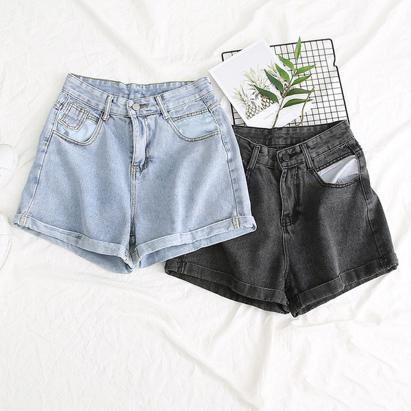 Pantaloni scurți de damă în albastru și negru cu buzunare