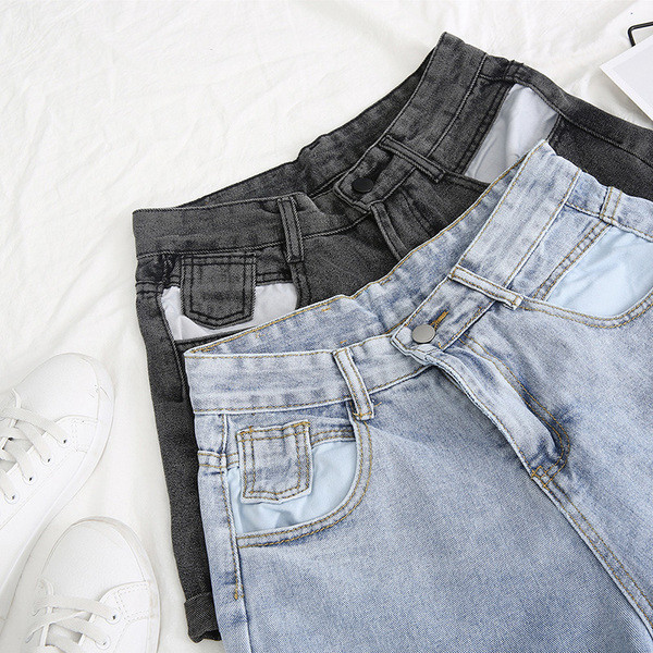 Pantaloni scurți de damă în albastru și negru cu buzunare