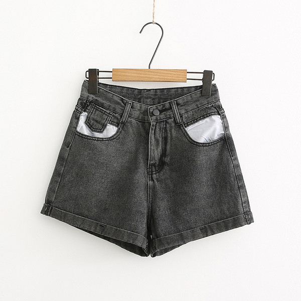 Pantaloni scurți de damă în albastru și negru cu buzunare