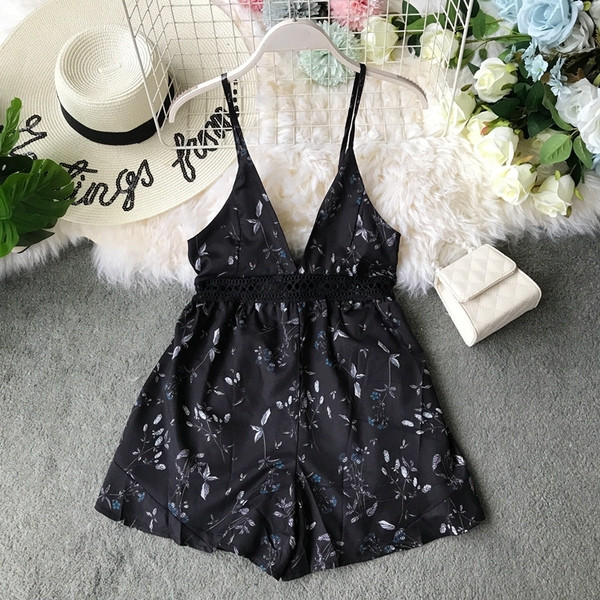 Salopetă casual de damă, cu decolteu adânc și bretele subțiri