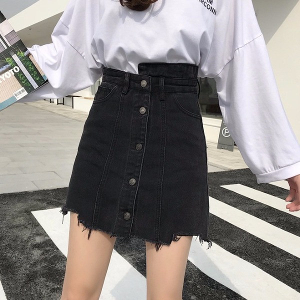 Fusta de dama din denim cu talie inalta si nasturi in negru