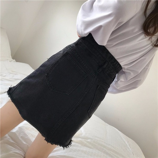 Fusta de dama din denim cu talie inalta si nasturi in negru