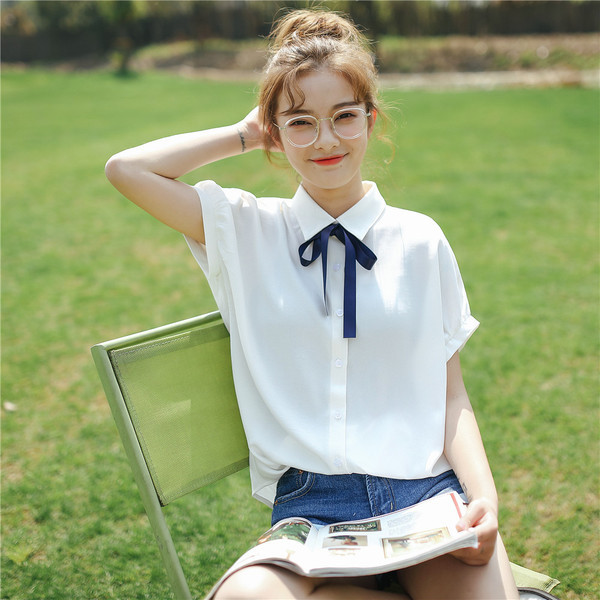 Cămașă modernă de damă în alb și galben cu șireturi