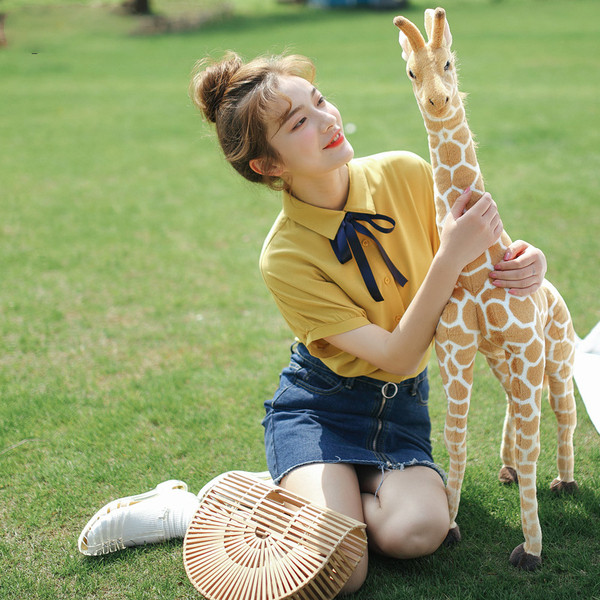 Cămașă modernă de damă în alb și galben cu șireturi