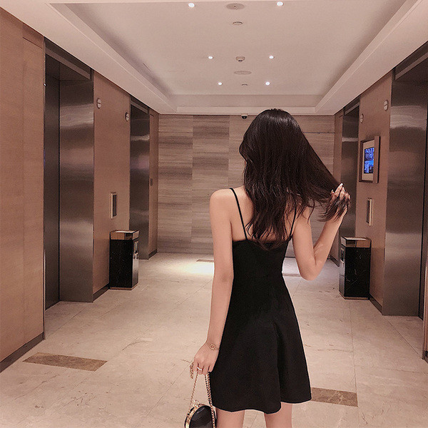 Rochie moderna de dama cu bretele subtiri de culoare neagra