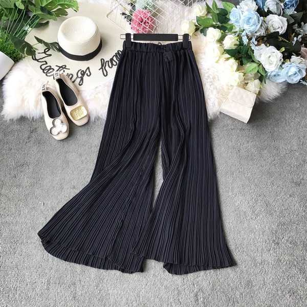 Pantaloni moderni de damă cu talie înaltă în alb și negru