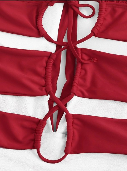 Costum de baie elegant în roșu