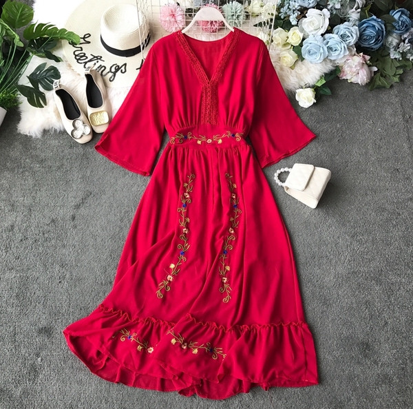 Rochie lunga de dama casual in alb si rosu cu broderie