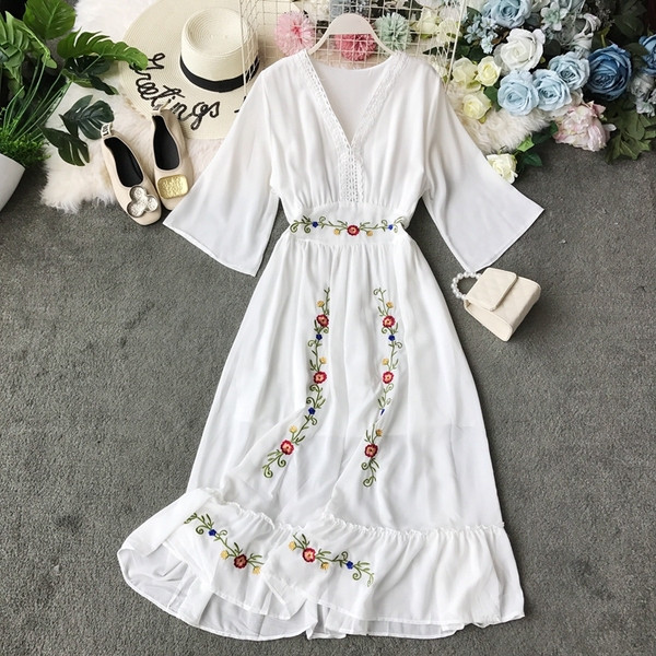 Rochie lunga de dama casual in alb si rosu cu broderie