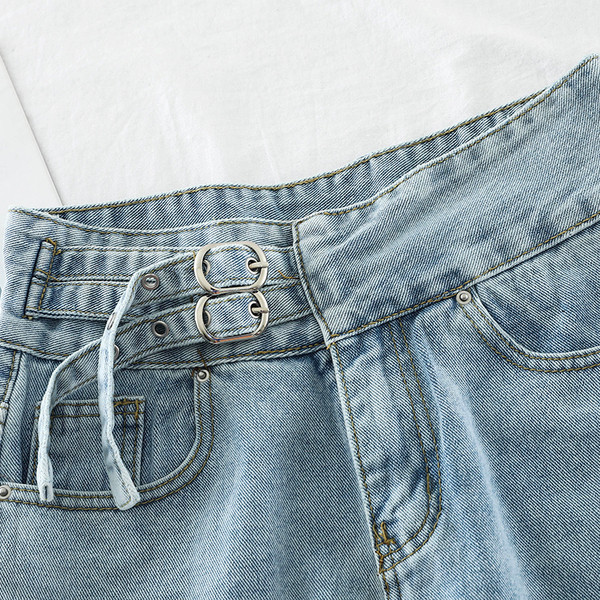 Pantaloni scurți de blugi în albastru și negru