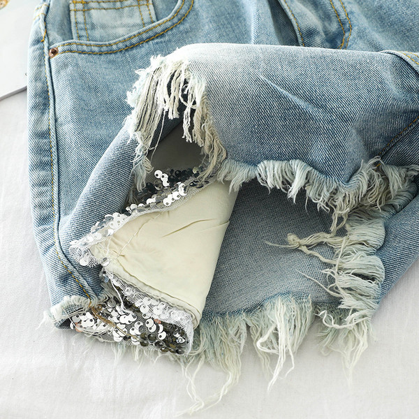 Pantaloni scurți de damă din denim cu element de paiete