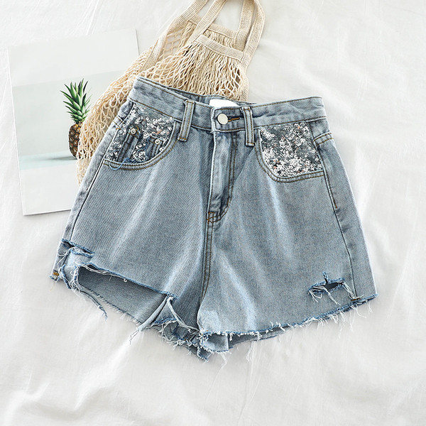 Дамски къси панталони с декорация пайети 