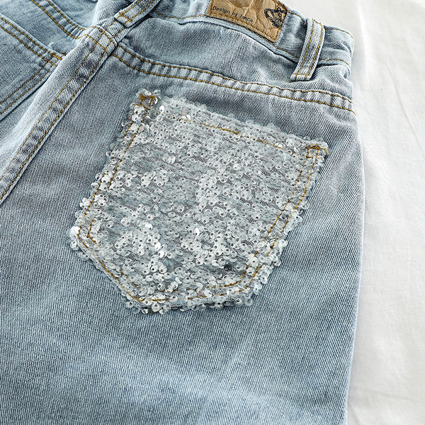 Дамски къси панталони с декорация пайети 