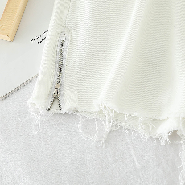 Blugi de dama in alb si negru si element cu fermoar