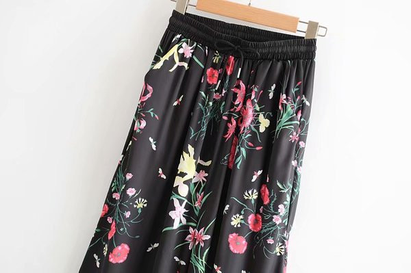 Pantaloni moderni de dama cu motive florale