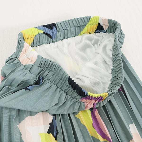 Fusta pliata eleganta de dama cu elemente colorate in mai multe culori