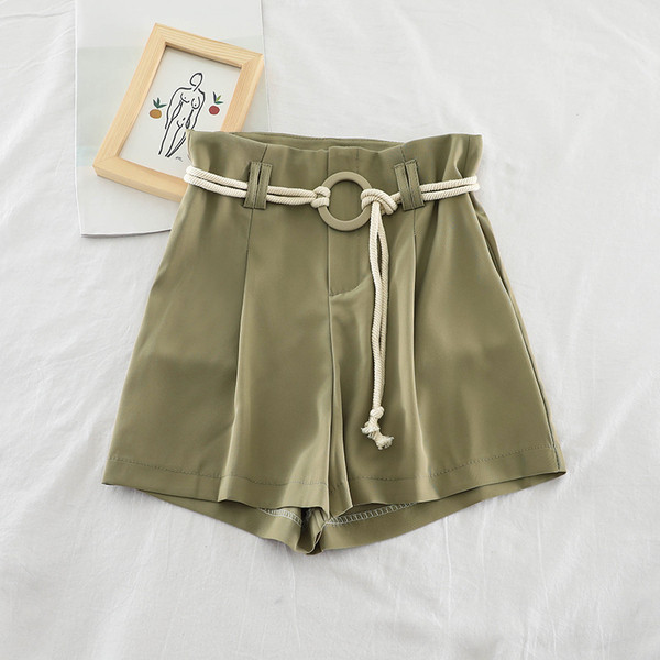 Női rövidnadrág nyakkendő elemmel, három színben