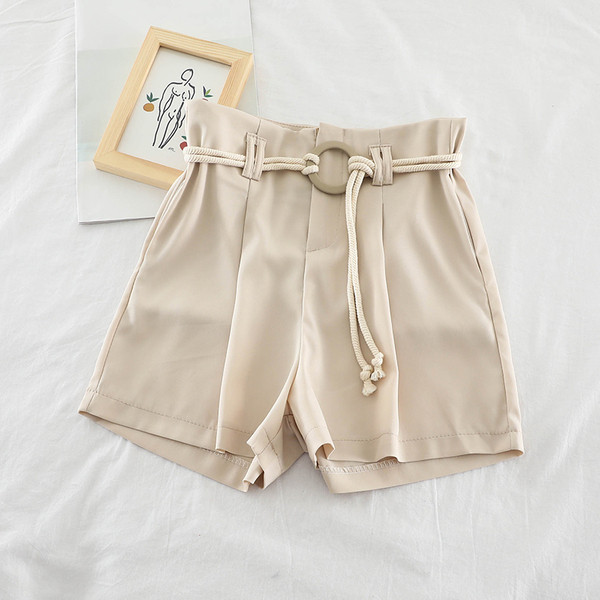 Női rövidnadrág nyakkendő elemmel, három színben