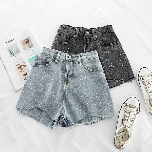 Blugi scurti de dama decorati cu pietre in doua culori